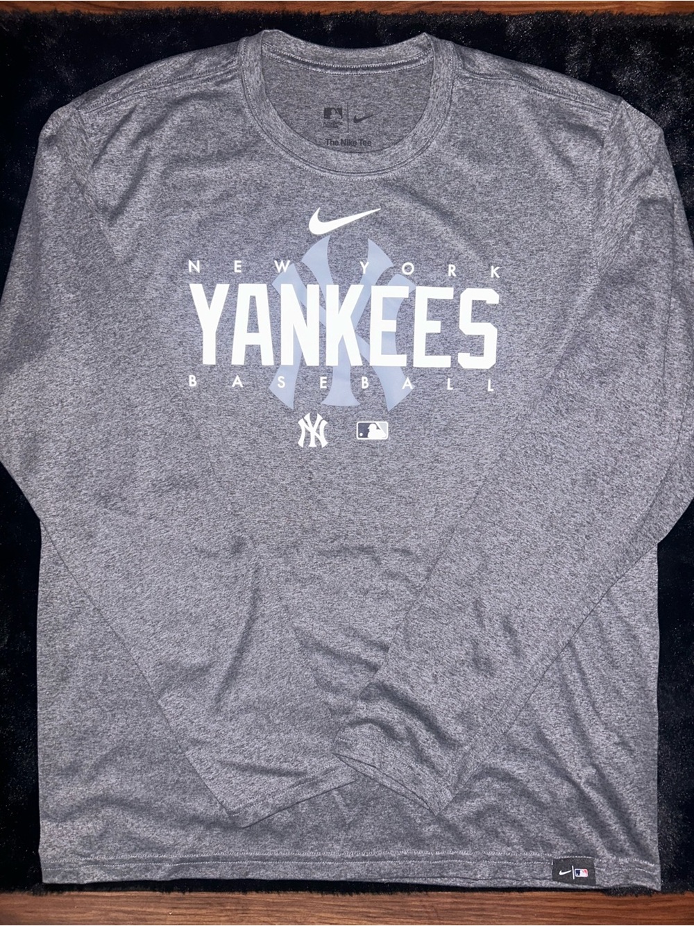 Nike Gray New York Yankees Dri Fit Long Sleeve Graphic Tee